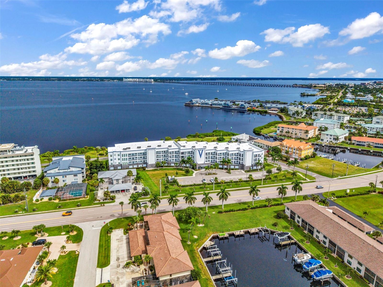 1425 PARK BEACH CIR #124