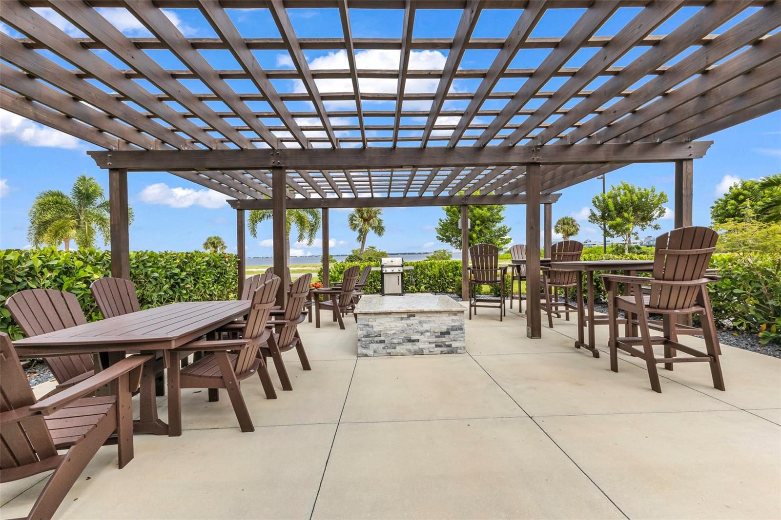 1425 PARK BEACH CIR #124
