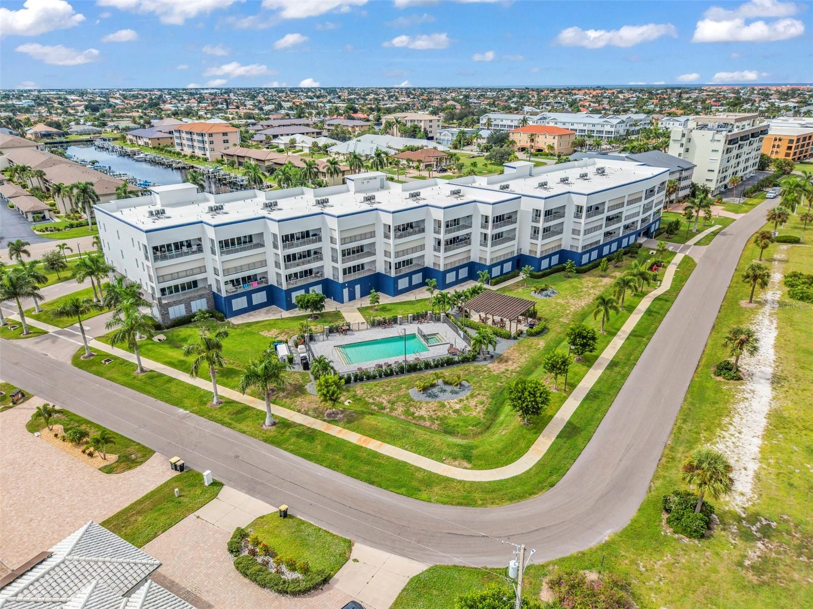 1425 PARK BEACH CIR #124