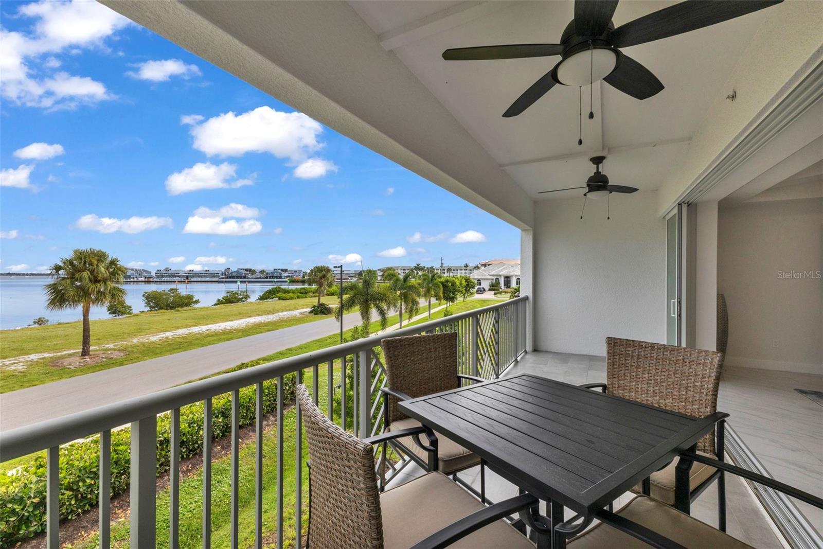 1425 PARK BEACH CIR #124