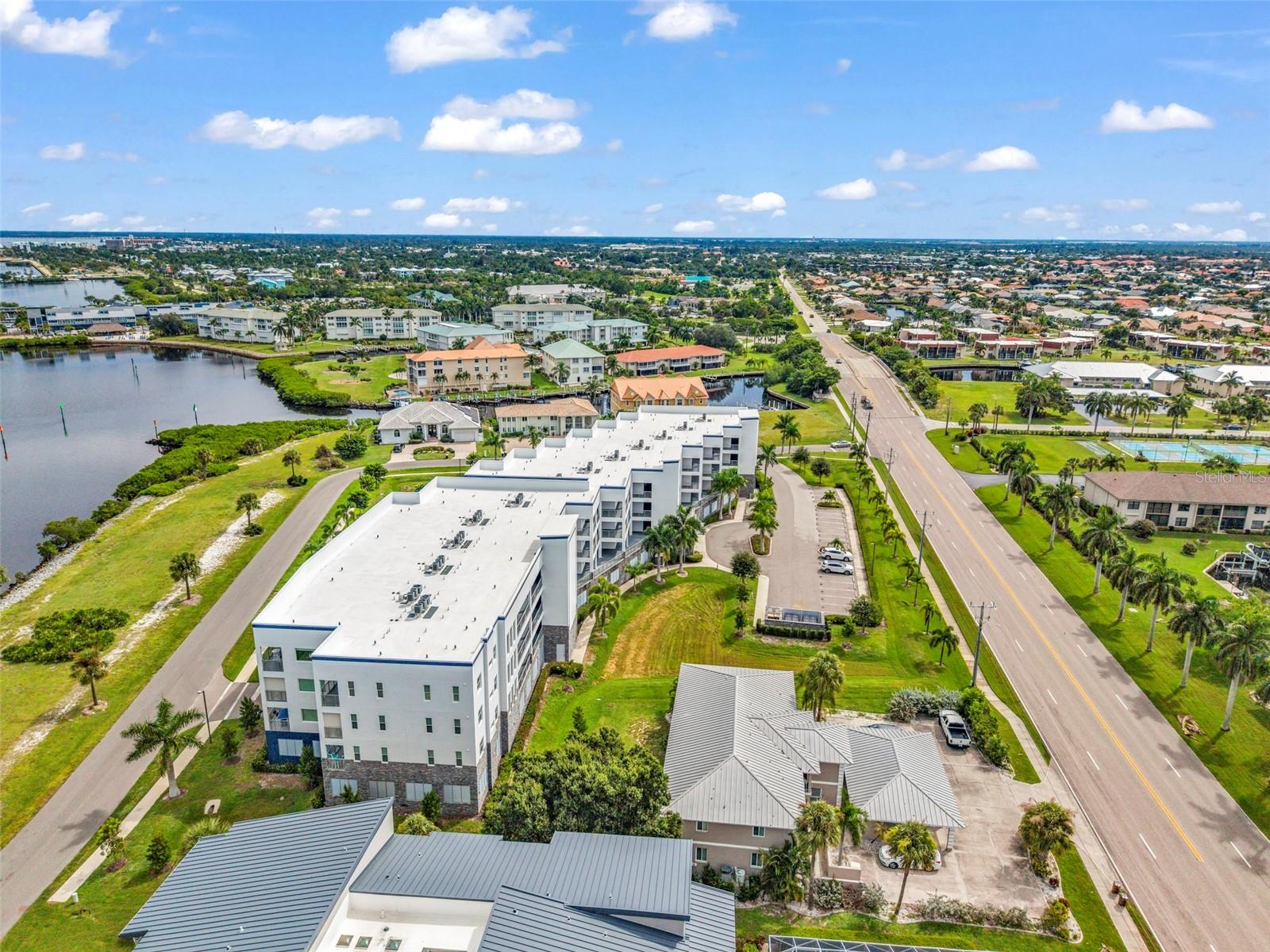 1425 PARK BEACH CIR #124