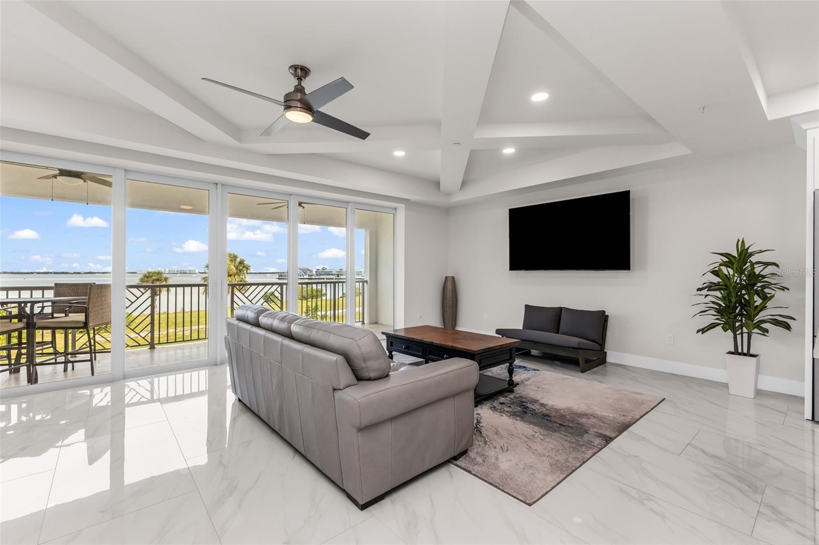 1425 PARK BEACH CIR #124