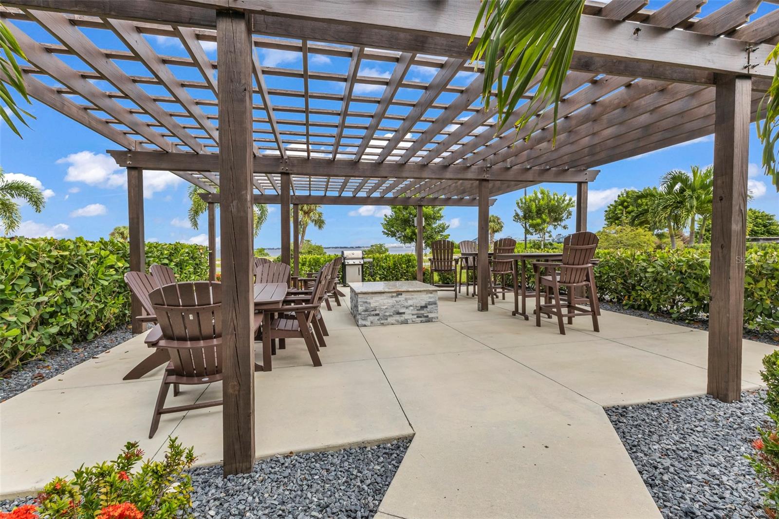 1425 PARK BEACH CIR #124