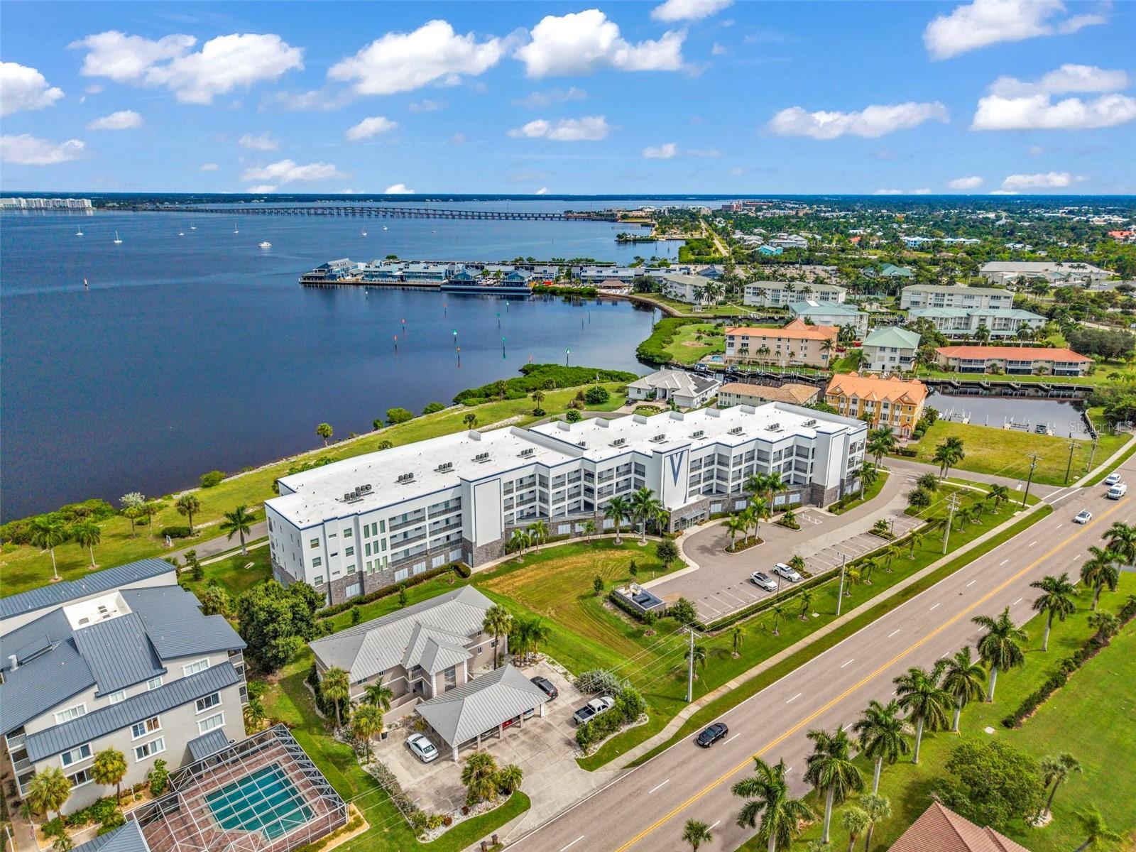 1425 PARK BEACH CIR #124