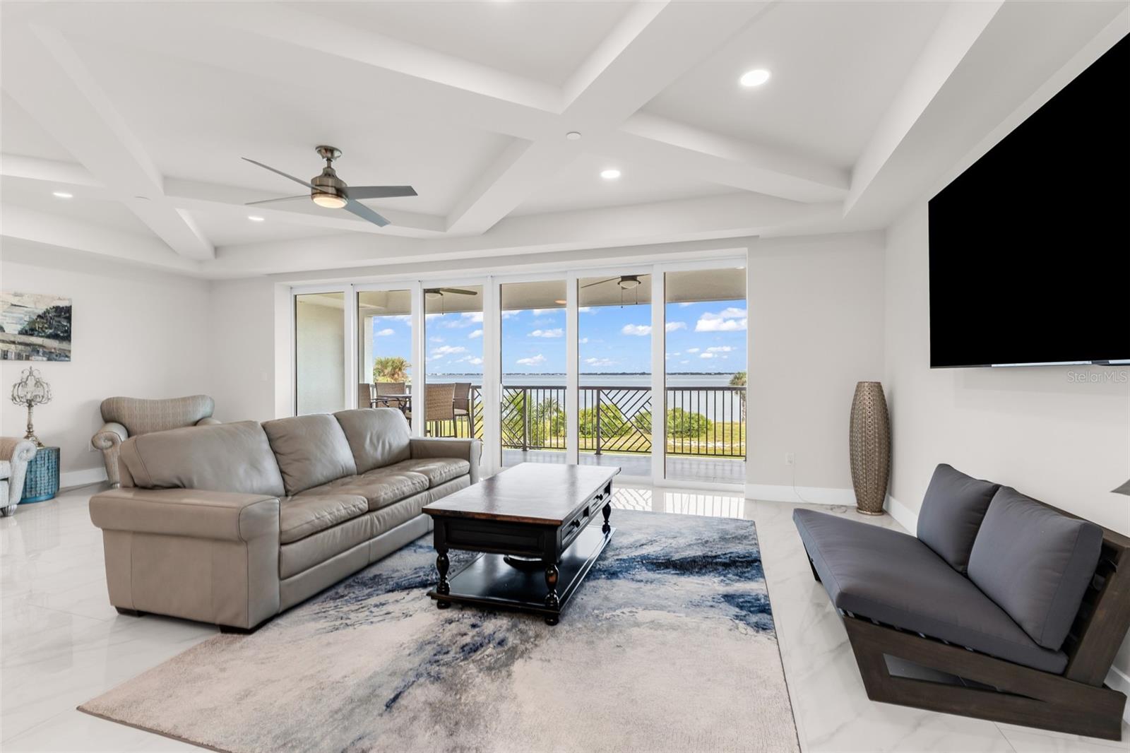 1425 PARK BEACH CIR #124