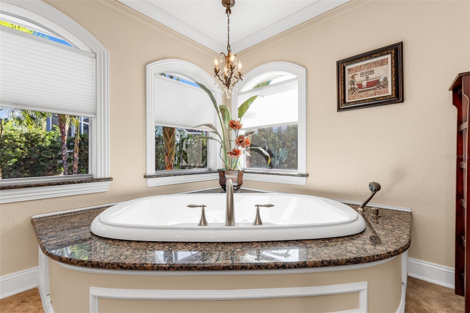 84 OCEAN DR