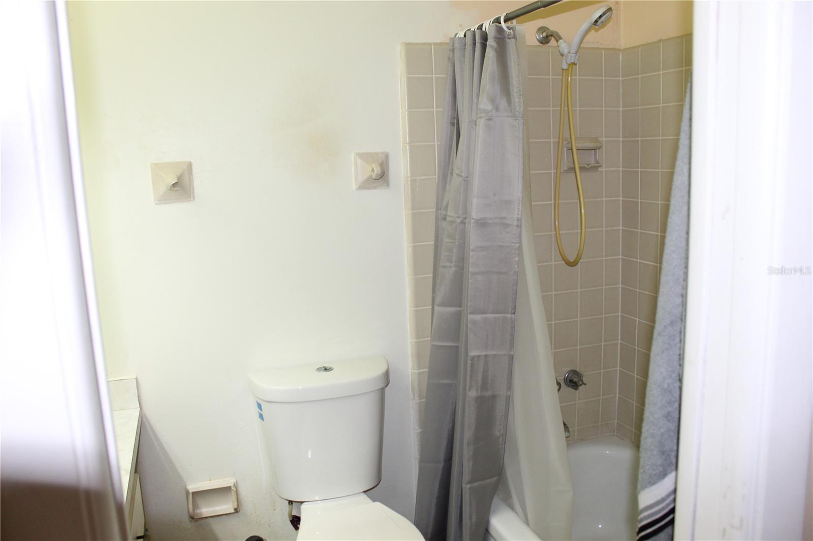 20270 PEACHLAND BLVD