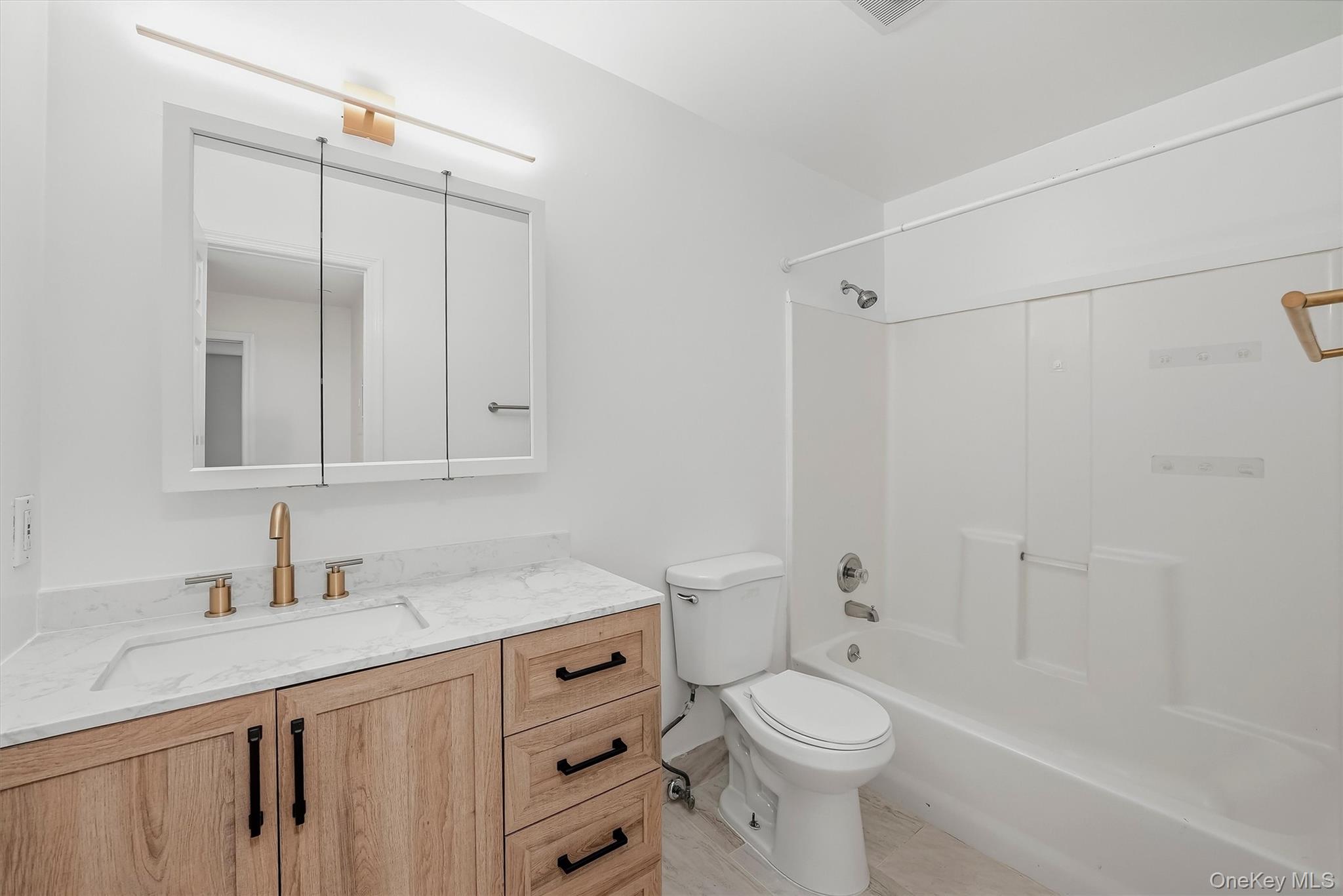 10-12 Chestnut Street Unit: A202