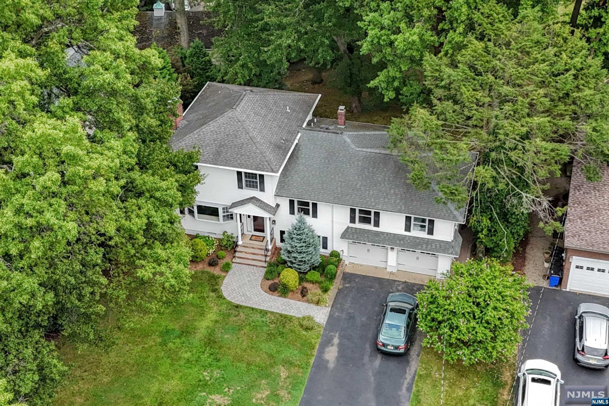 4 Oxford Court