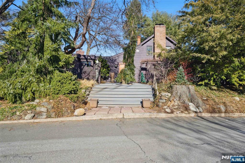 279 Erie Avenue