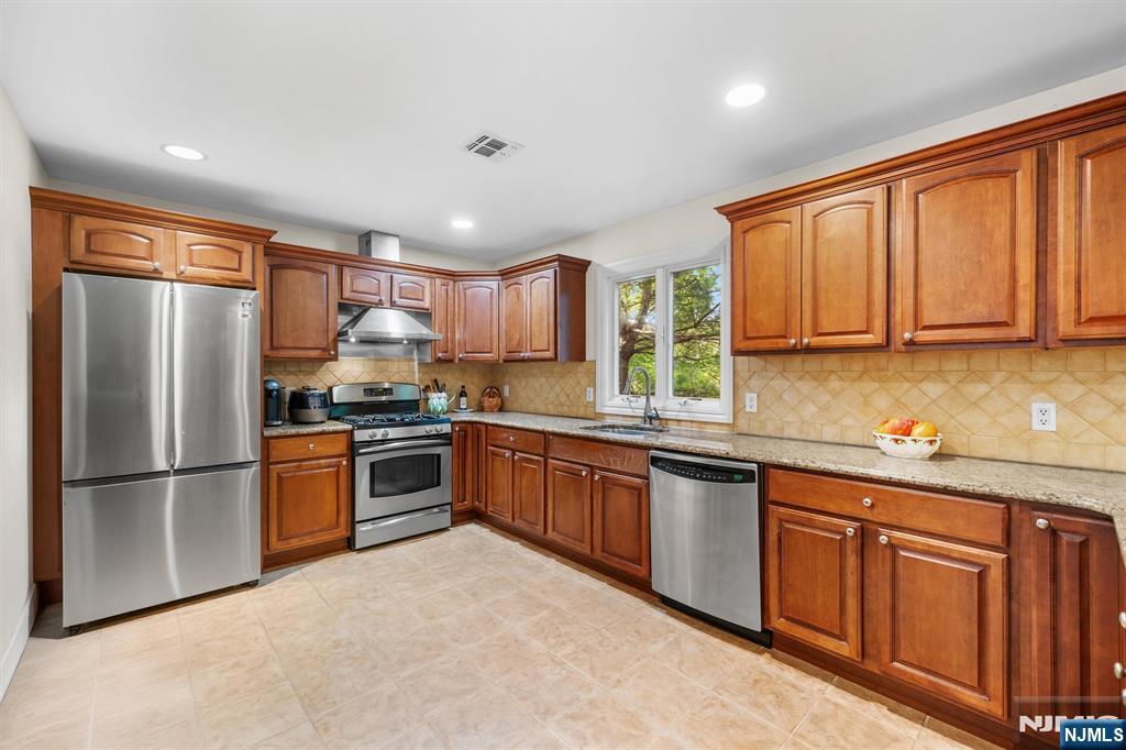 48 Skymark Court