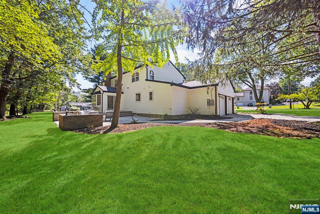 1 High Ridge Road