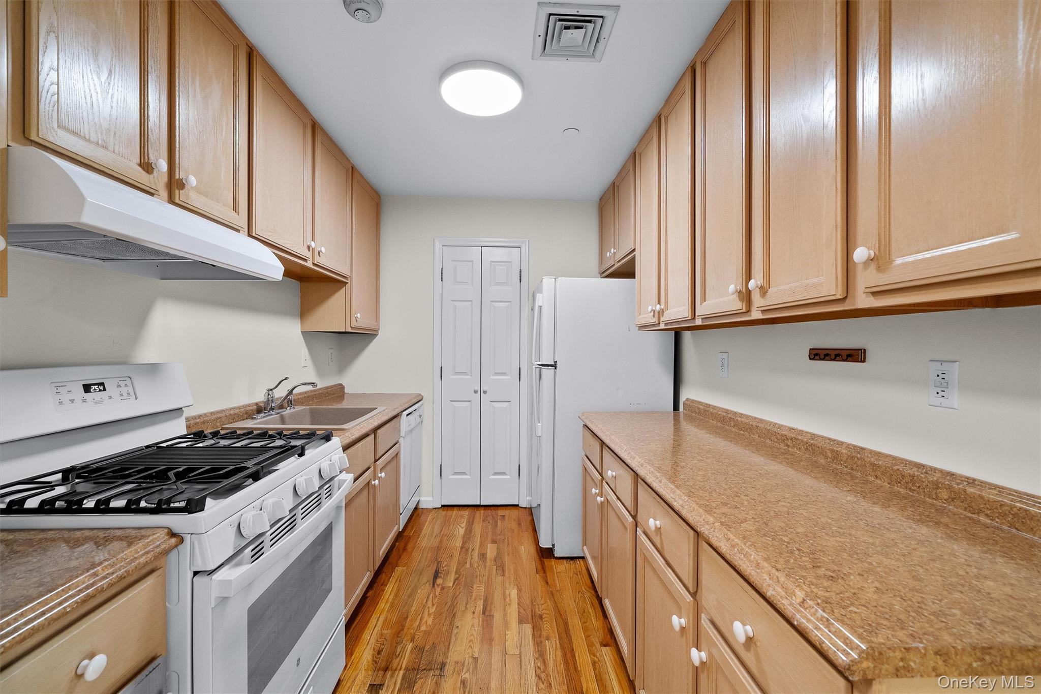 10-12 Chestnut Unit: A306
