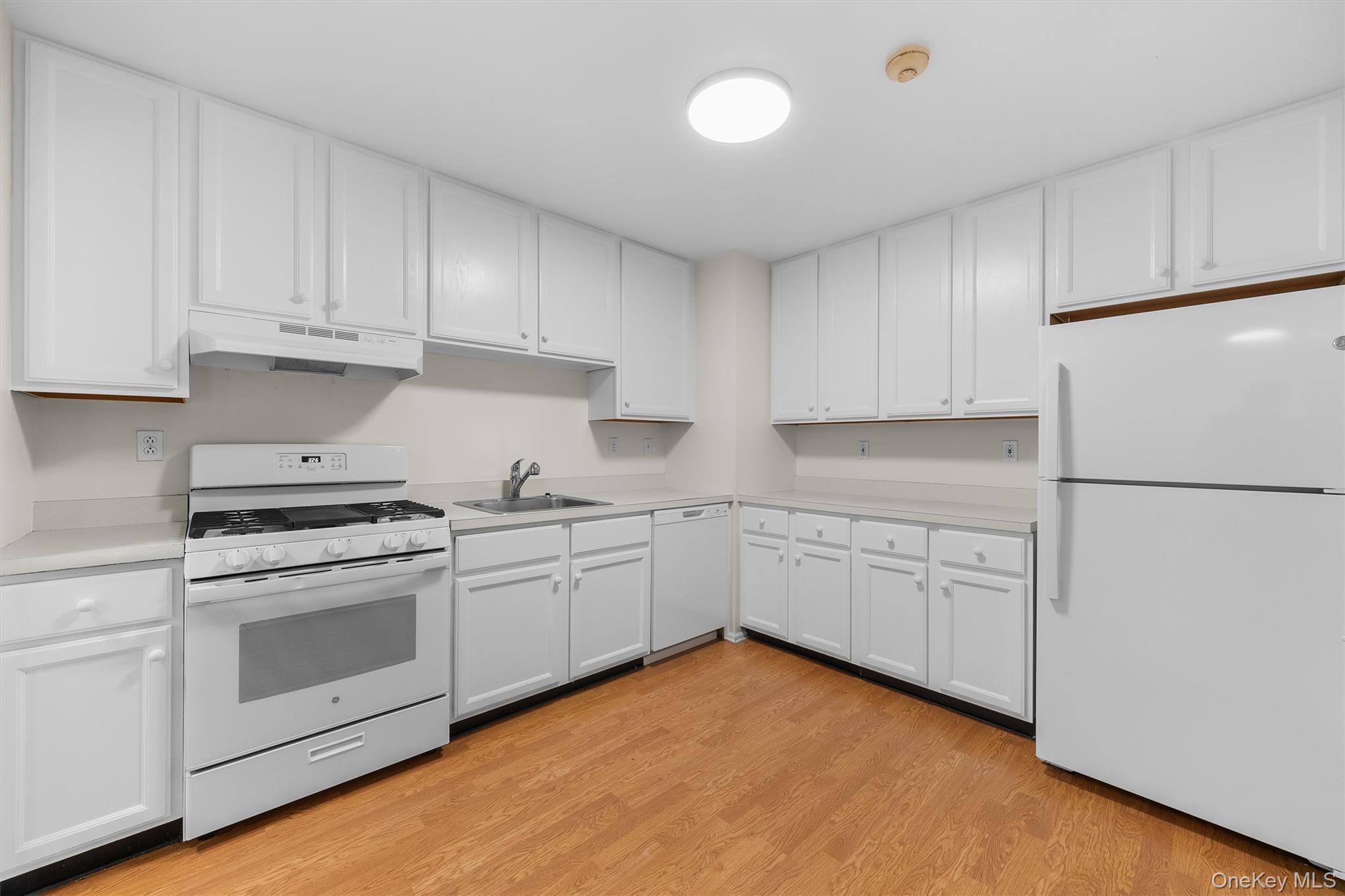 10-12 Chestnut Street Unit: B208
