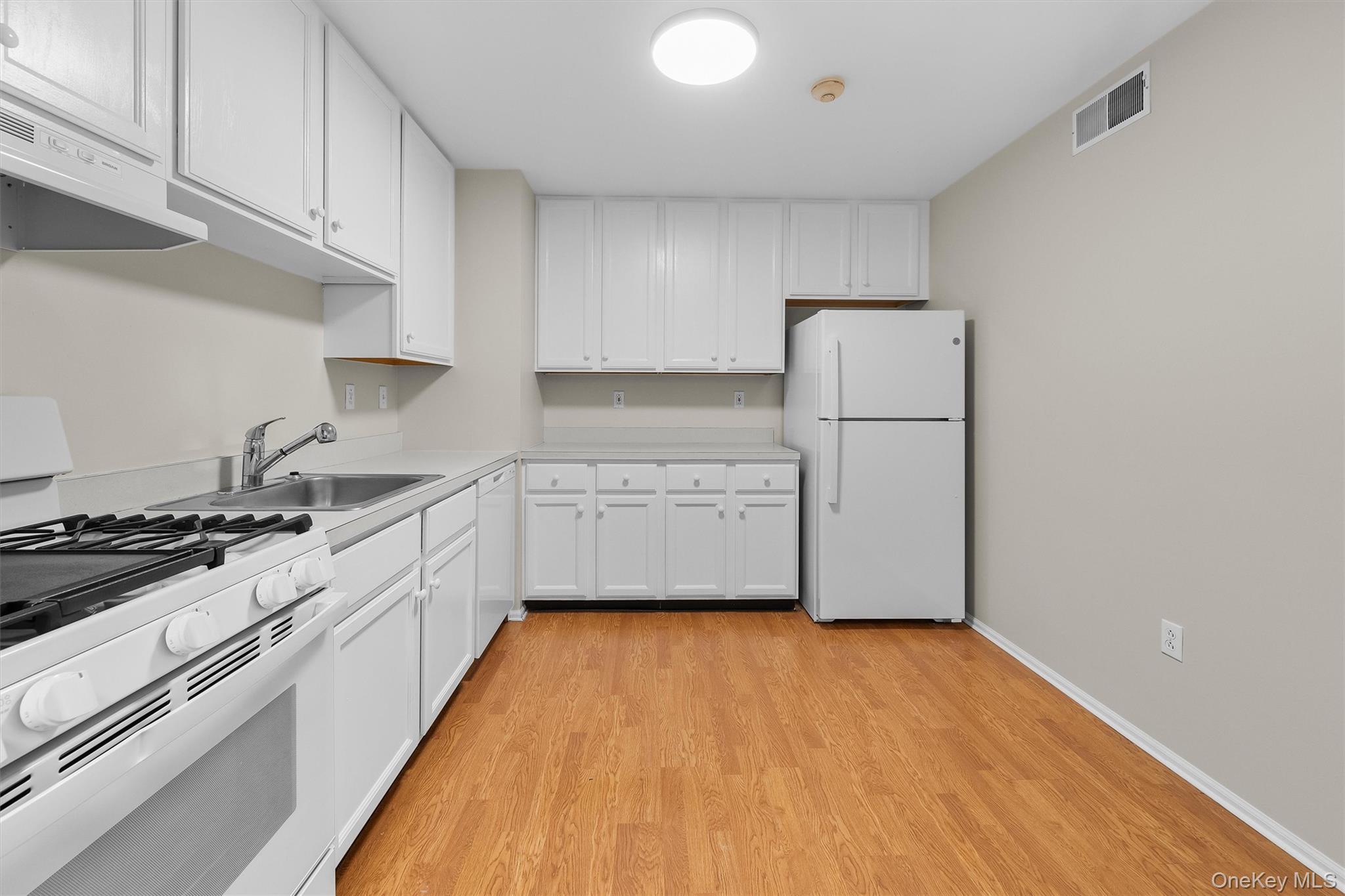 10-12 Chestnut Street Unit: B208