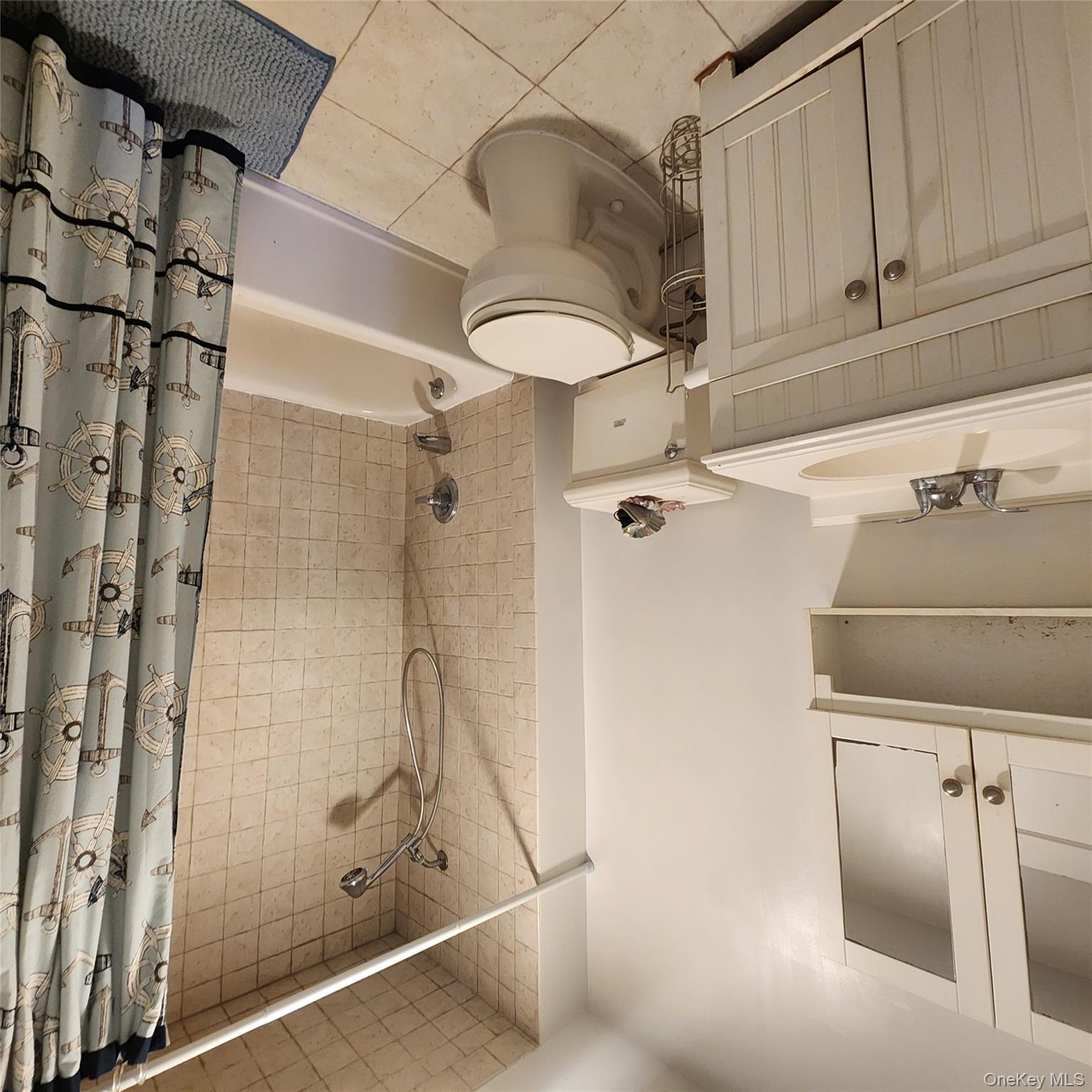 24 Prairie Avenue Unit: B