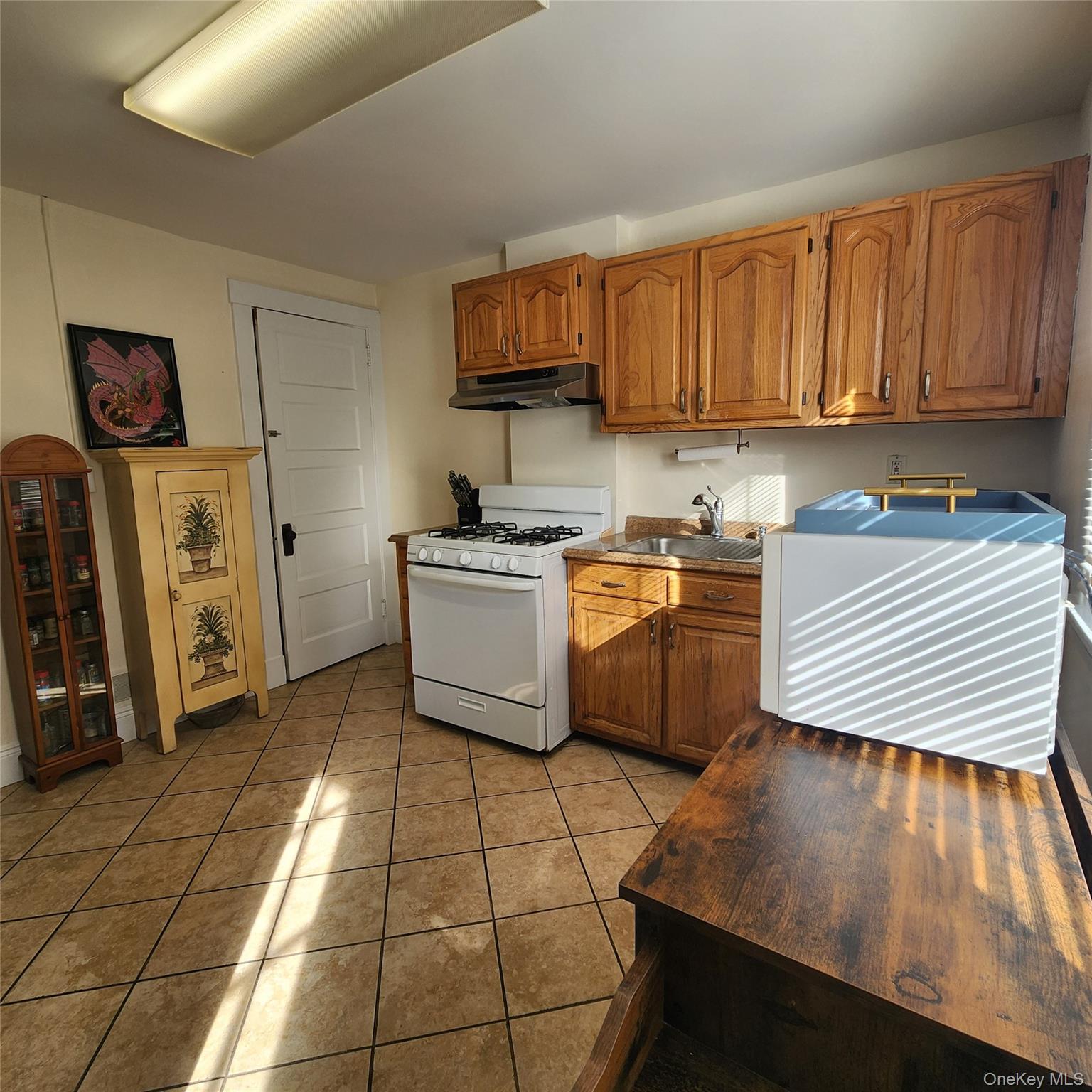 24 Prairie Avenue Unit: B