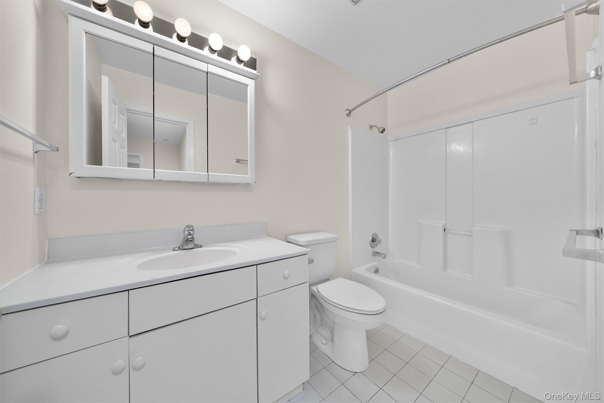 10-12 Chestnut Street Unit: B303