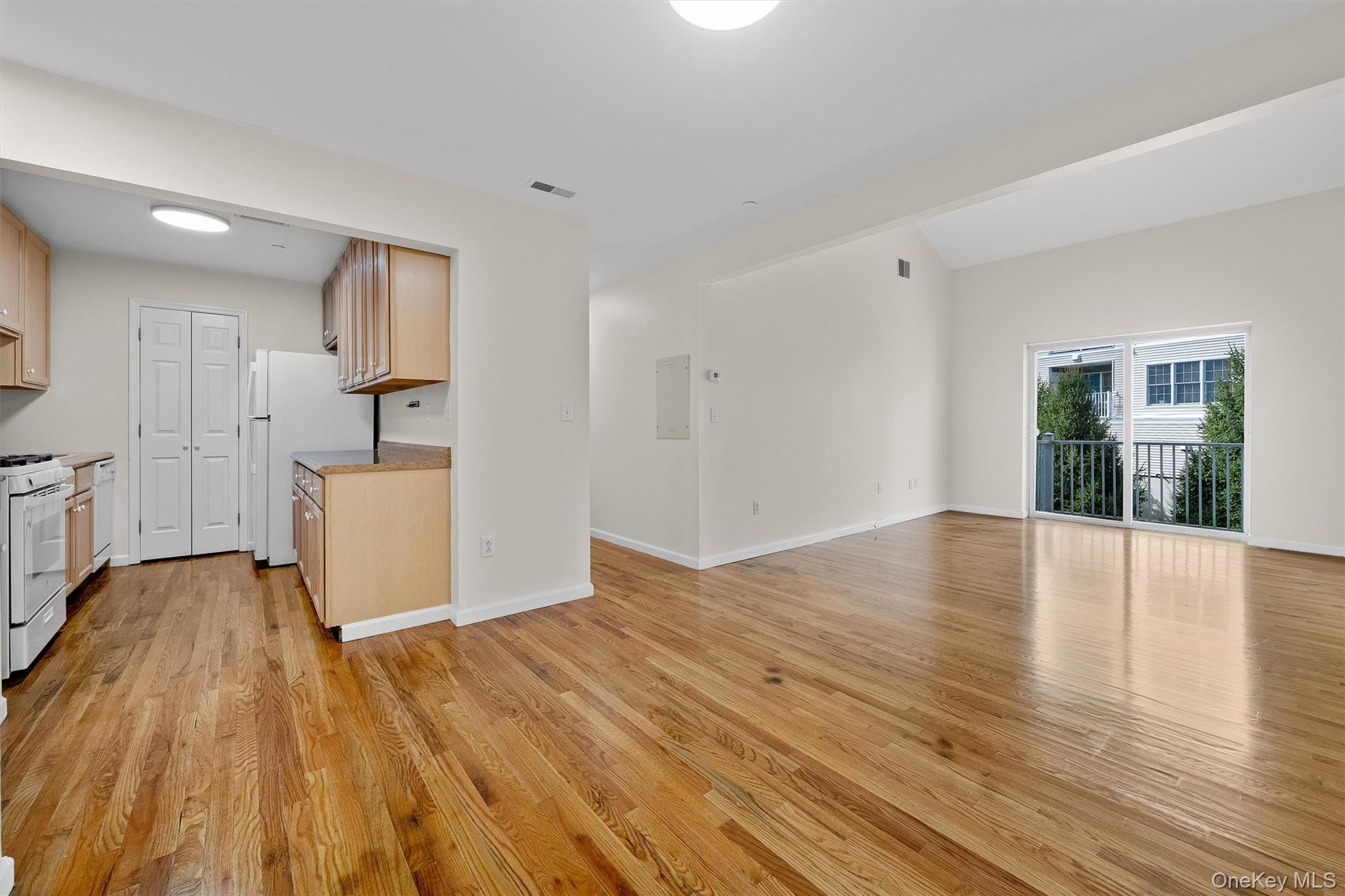 10-12 Chestnut Street Unit: B303