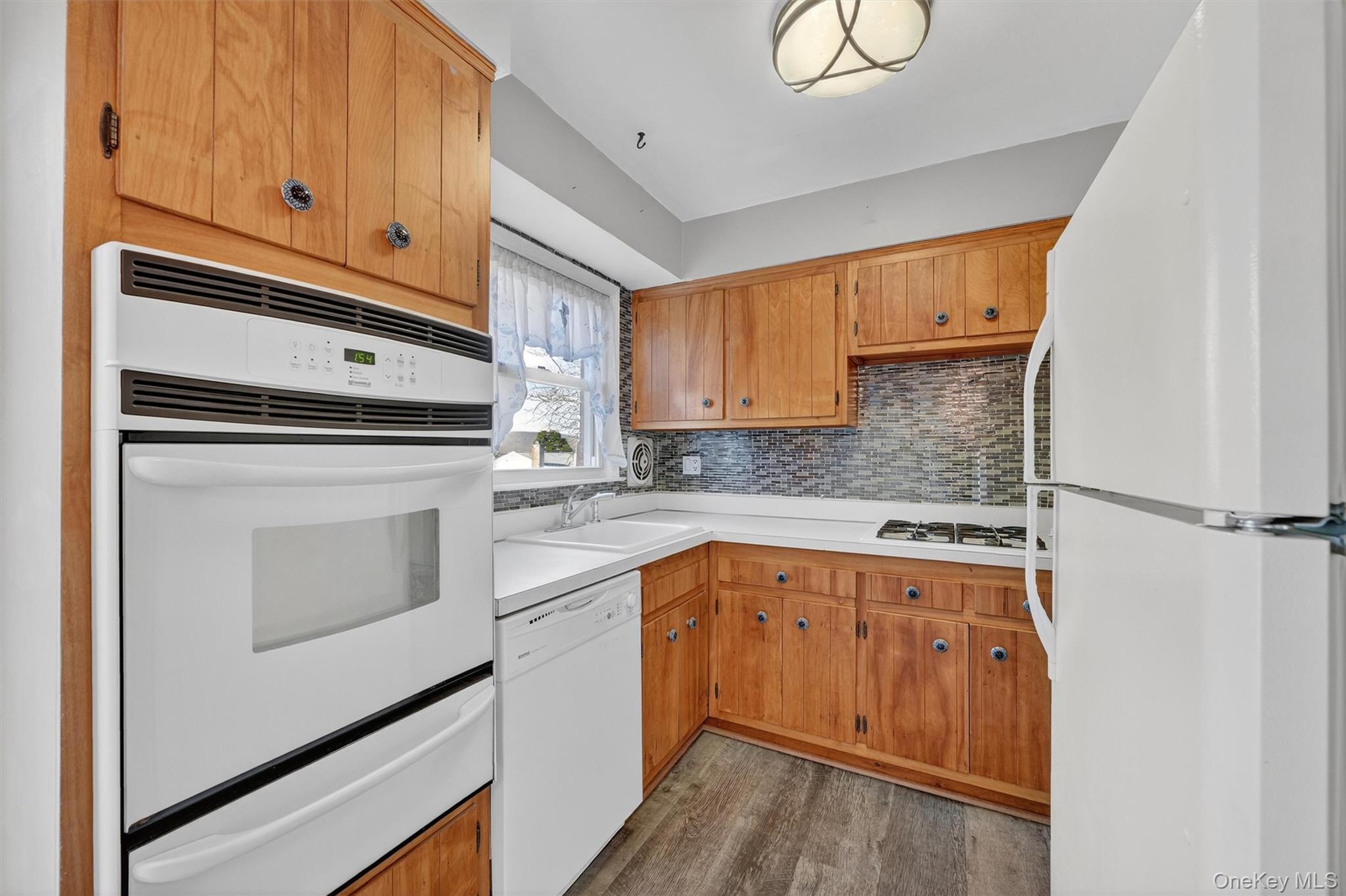 5 Oxford Court Unit: 7815