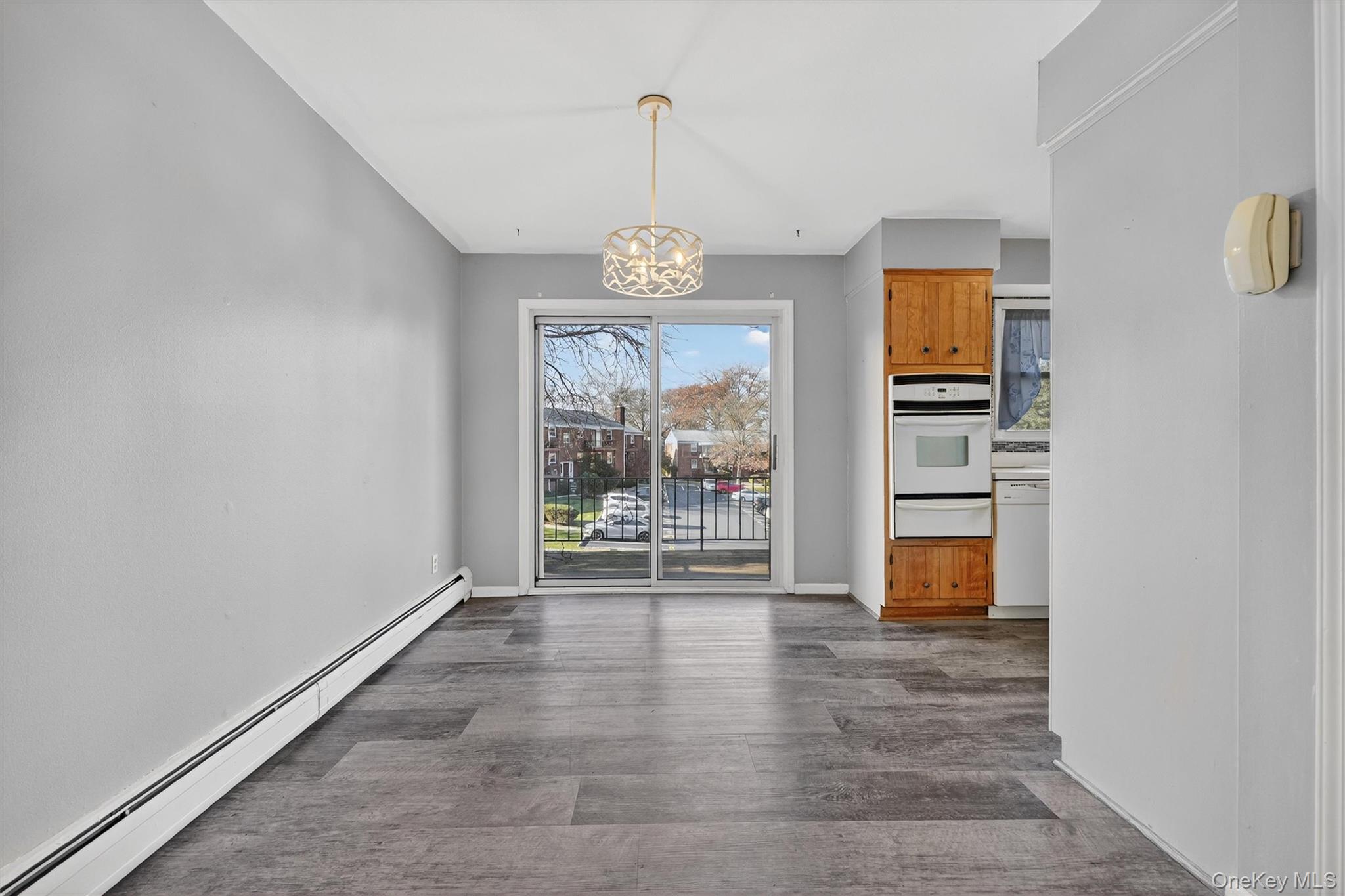 5 Oxford Court Unit: 7815