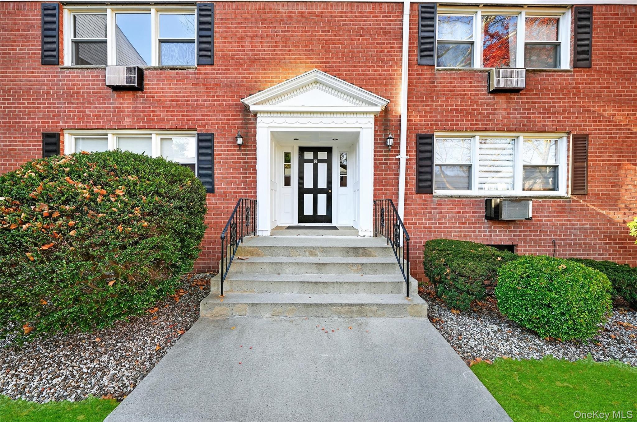 5 Oxford Court Unit: 7815