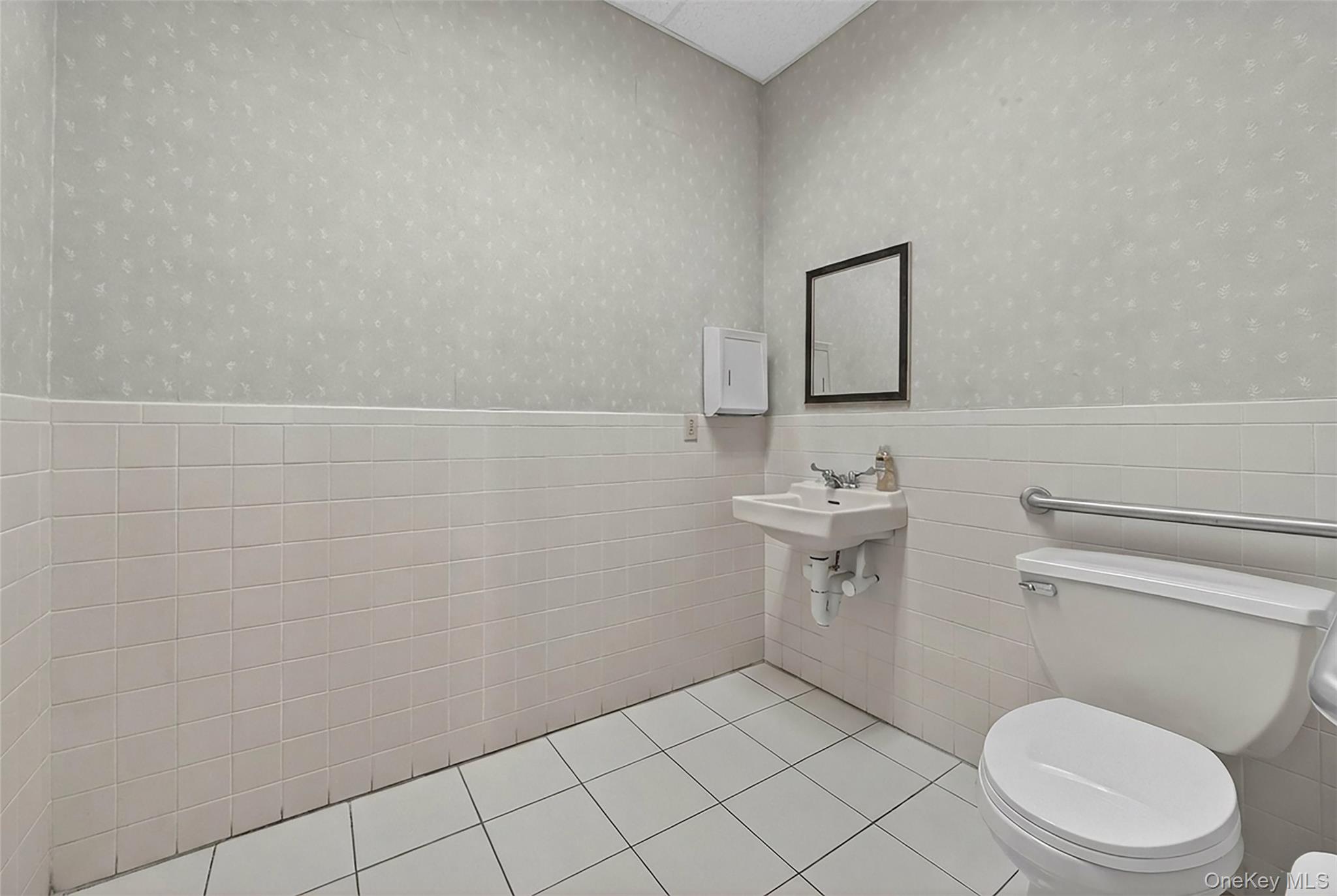 24-26 Liberty Square Mall