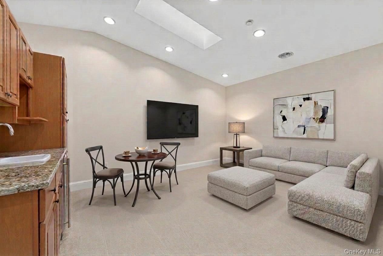 3 Harbor Pointe Drive