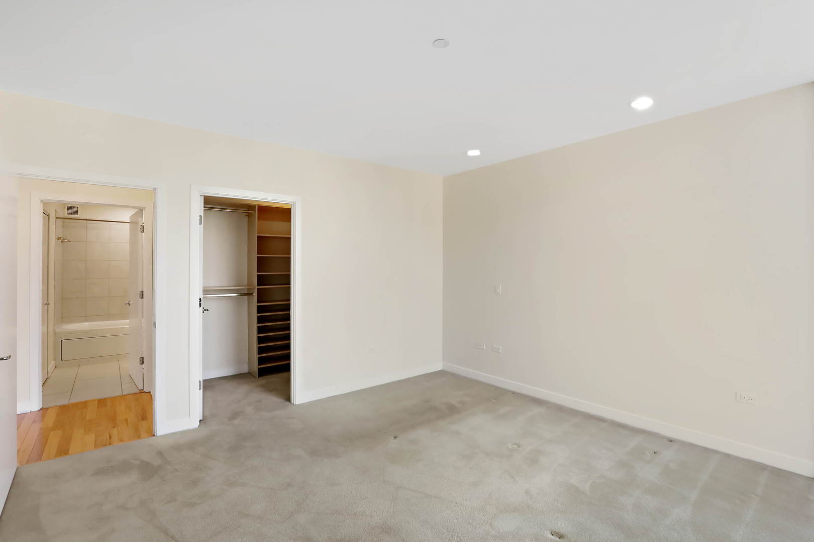 737 W Washington Boulevard Unit: 1802