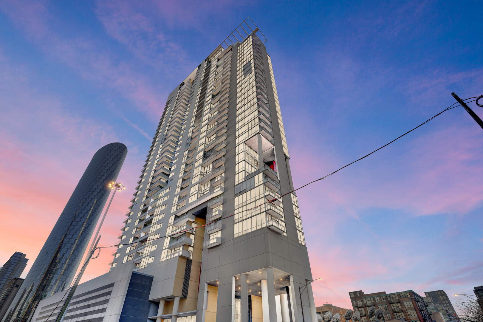 737 W Washington Boulevard Unit: 1802