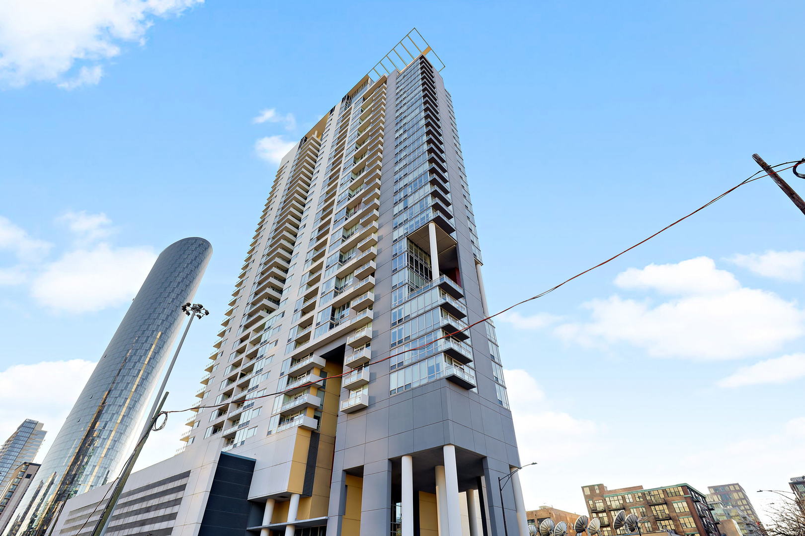 737 W Washington Boulevard Unit: 1802