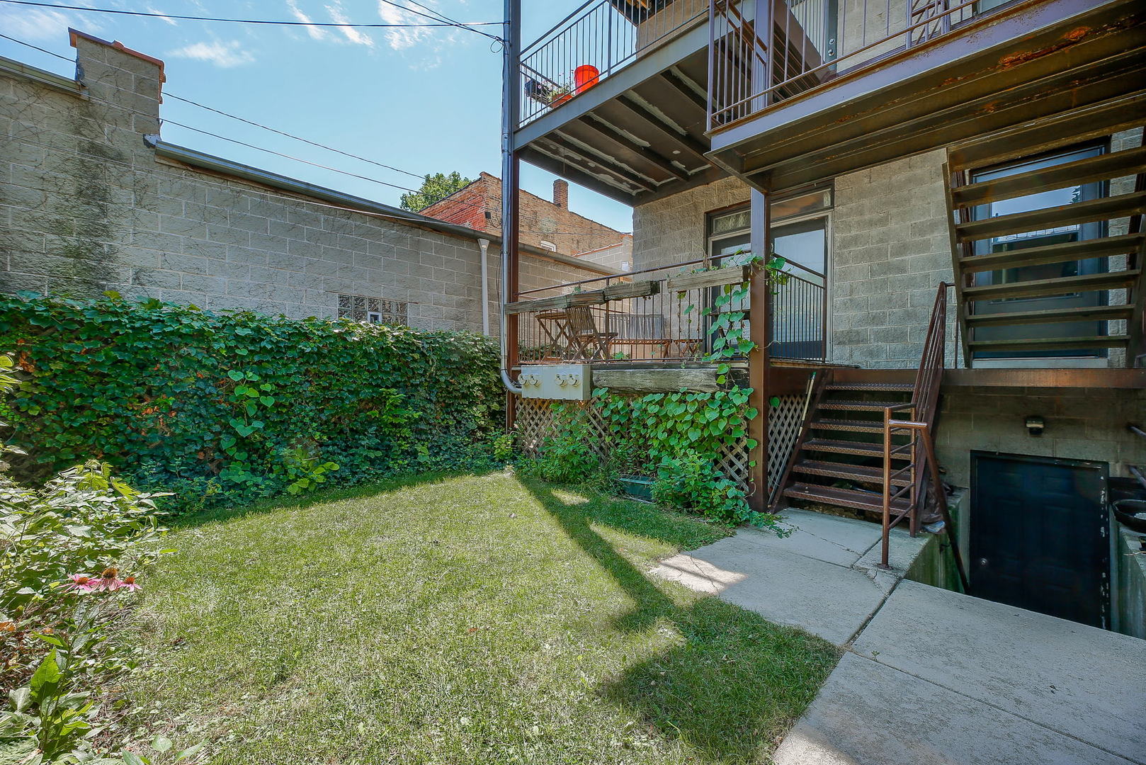 1407 N Campbell Avenue Unit: 1