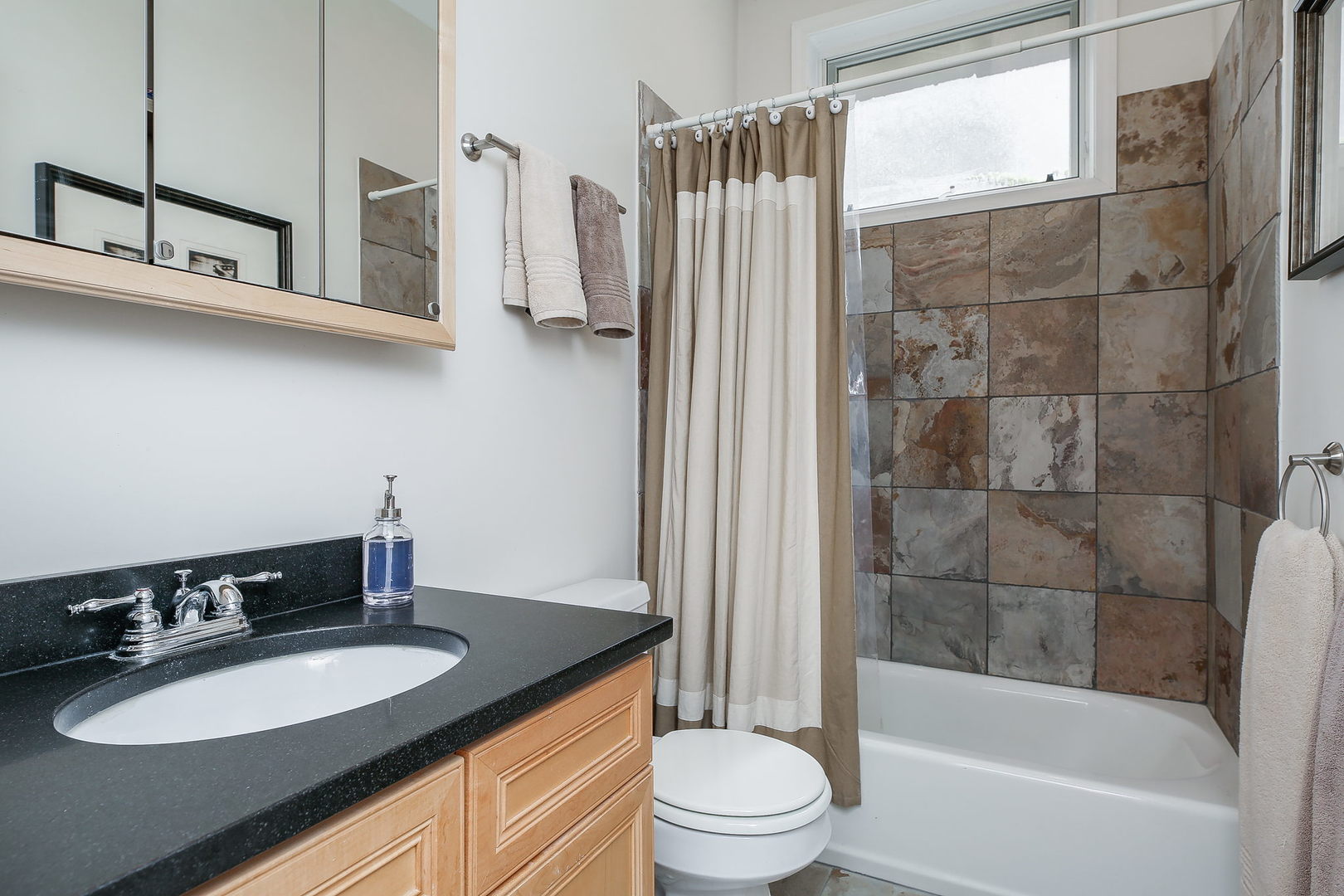 1407 N Campbell Avenue Unit: 1