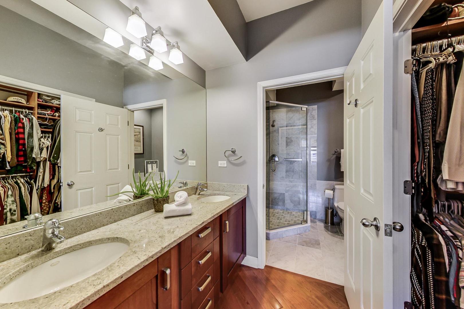 1836 W Belmont Avenue Unit: 2