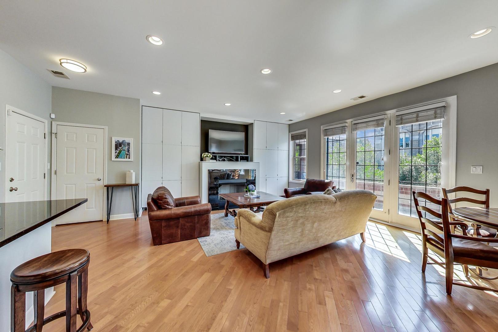 1836 W Belmont Avenue Unit: 2