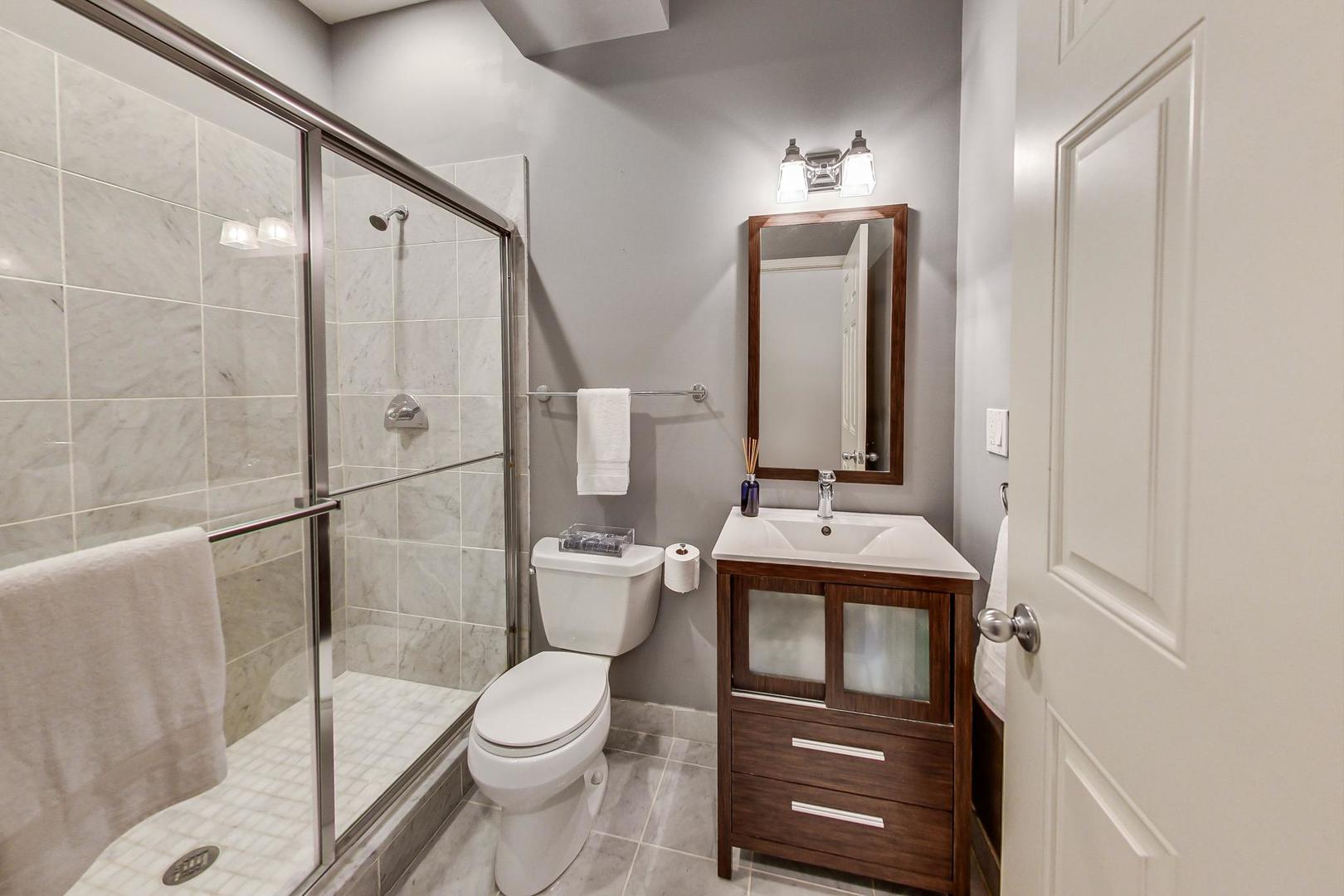 1836 W Belmont Avenue Unit: 2