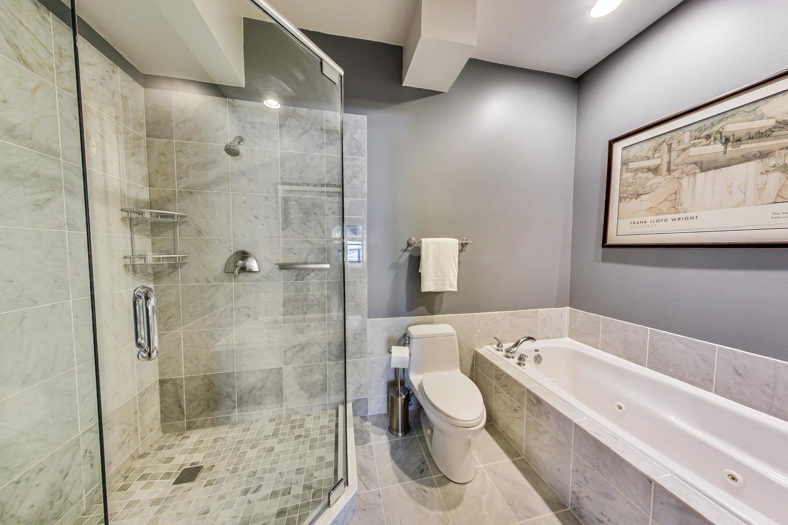 1836 W Belmont Avenue Unit: 2