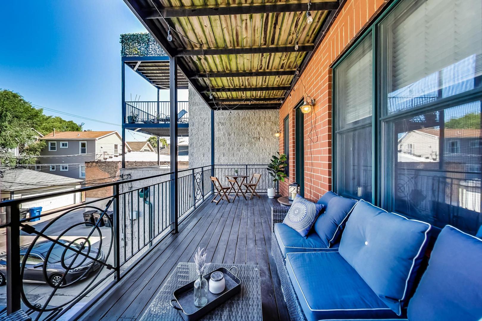 1836 W Belmont Avenue Unit: 2