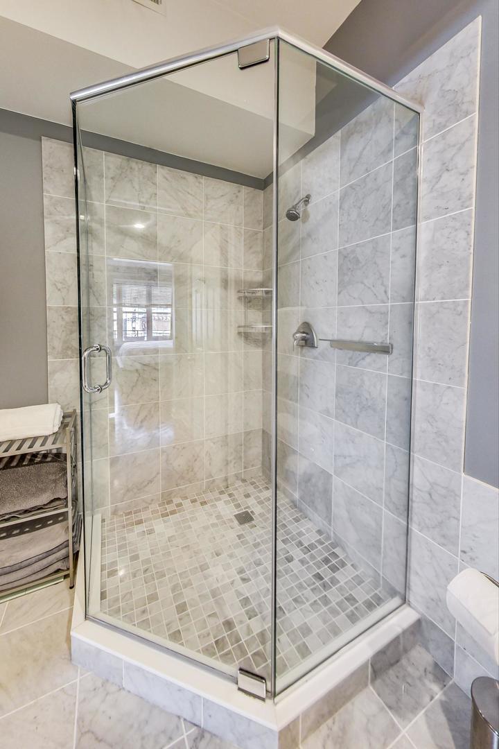 1836 W Belmont Avenue Unit: 2