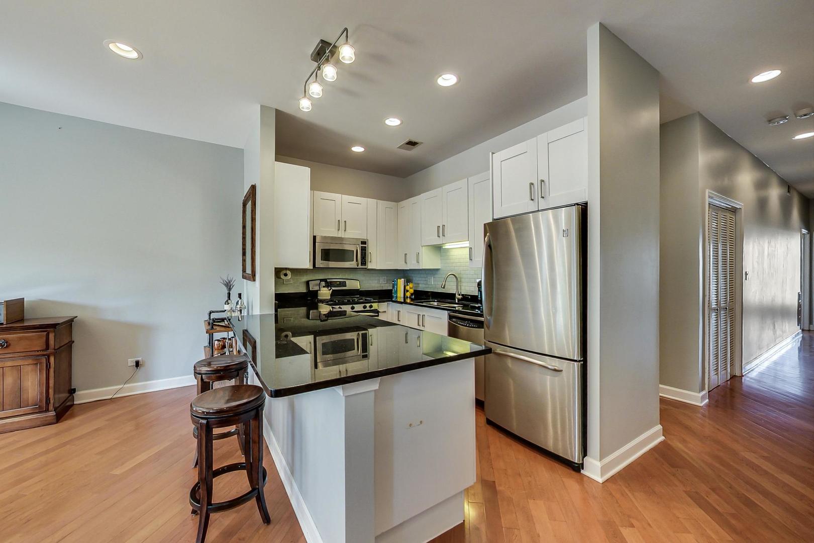 1836 W Belmont Avenue Unit: 2