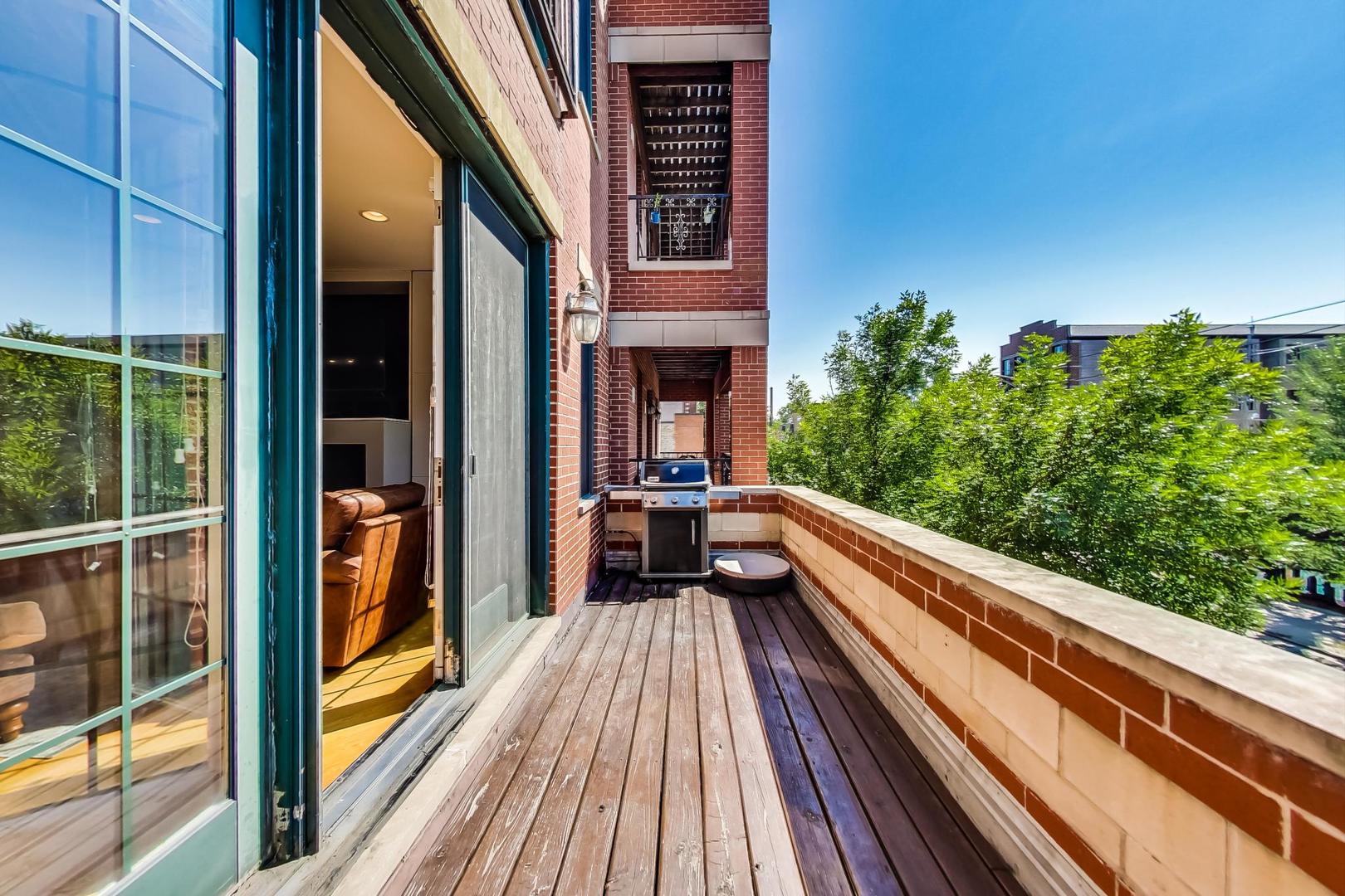 1836 W Belmont Avenue Unit: 2