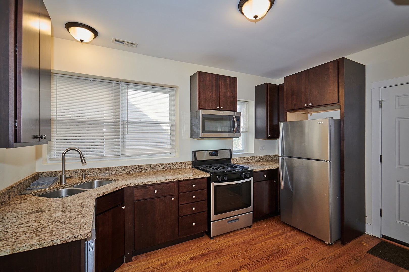 6241 N CLAREMONT Avenue Unit: 3