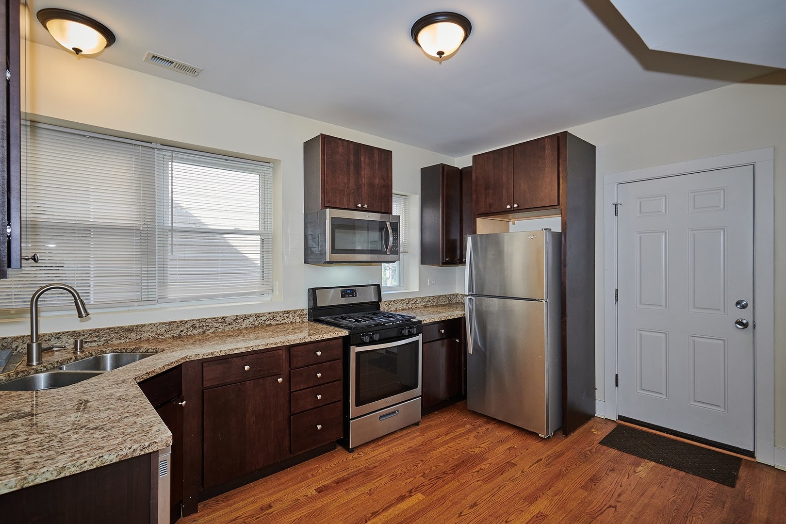 6241 N CLAREMONT Avenue Unit: 3