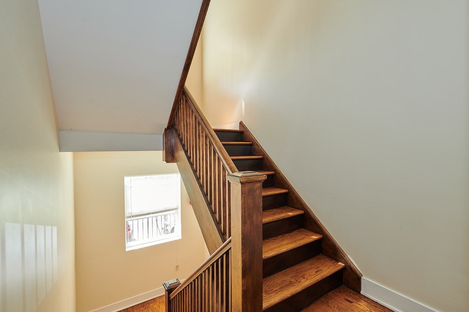 6241 N CLAREMONT Avenue Unit: 3