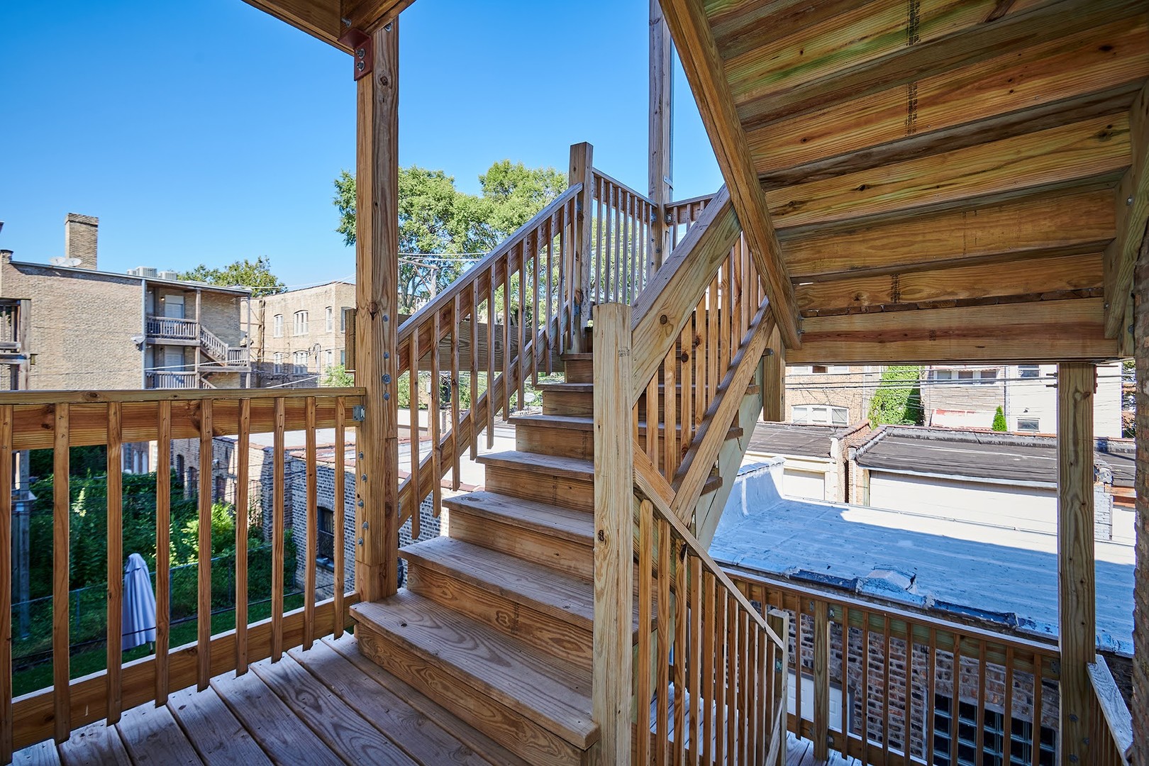 6241 N CLAREMONT Avenue Unit: 3