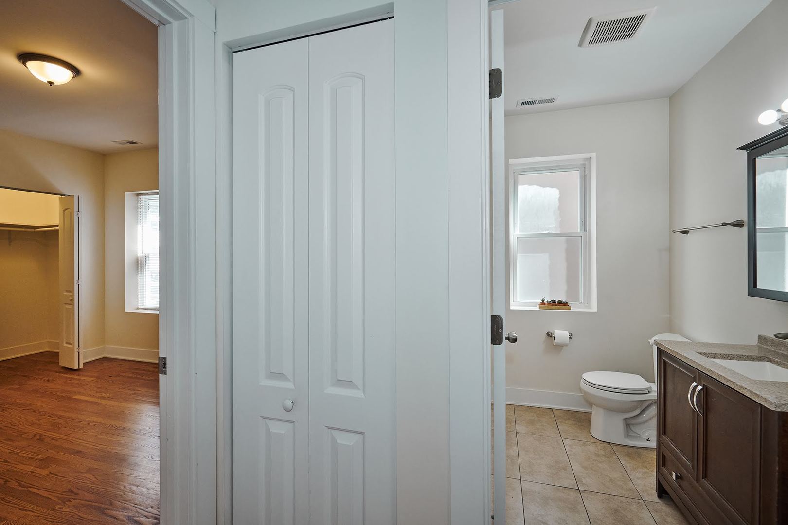 6241 N CLAREMONT Avenue Unit: 3