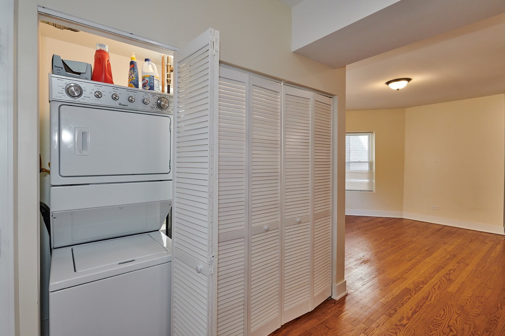 6241 N CLAREMONT Avenue Unit: 3