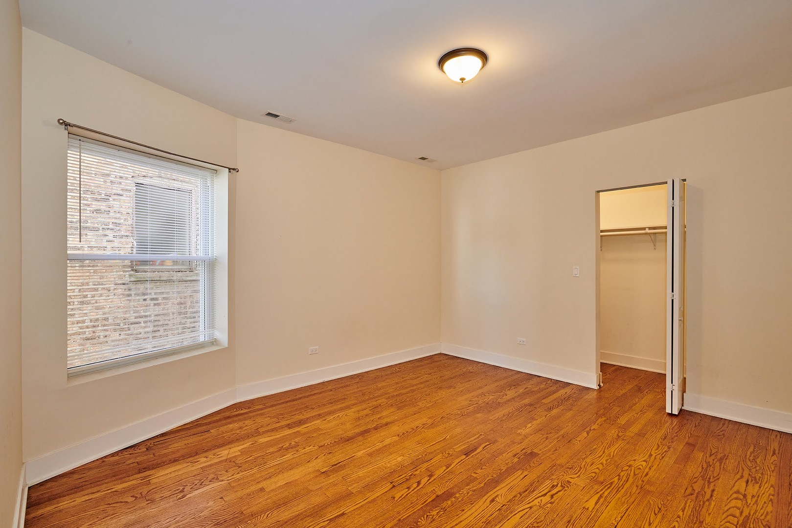 6241 N CLAREMONT Avenue Unit: 3