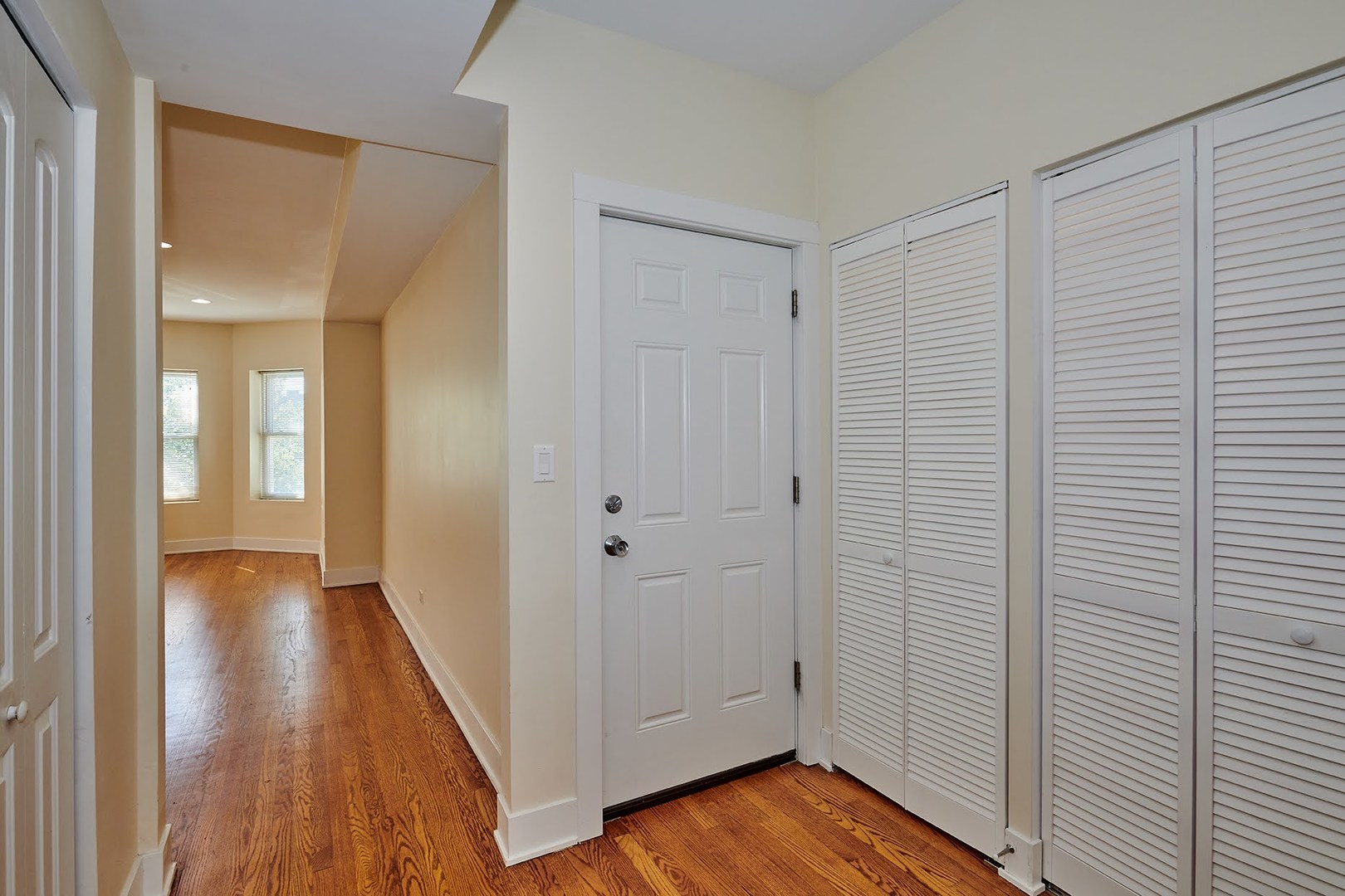 6241 N CLAREMONT Avenue Unit: 3