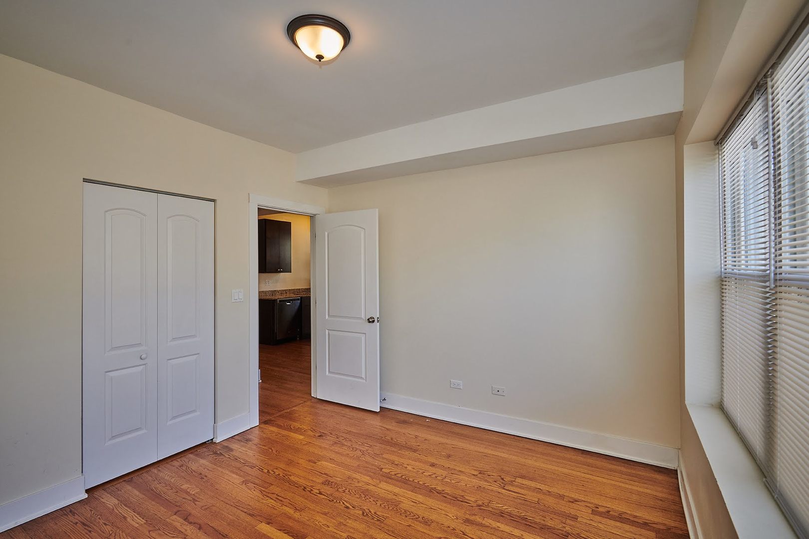 6241 N CLAREMONT Avenue Unit: 3